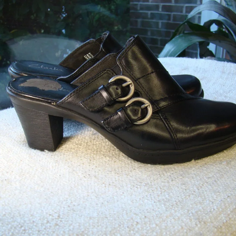 Clarks black genuine leather silver buckle medium heeled clog mules, size 6 - Picture 2 of 7